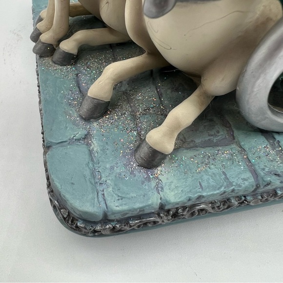 Disney  50th Anniversary Musical Snow Globe Carriage with Cinderella and Prince - Picture 12 of 17